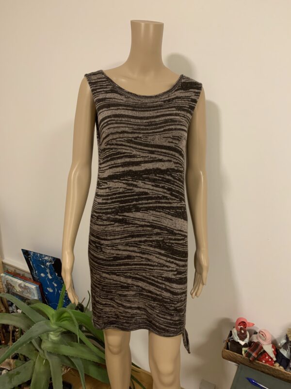 Elegantes Strickkleid in Schwarz/Gold aus Merinowolle